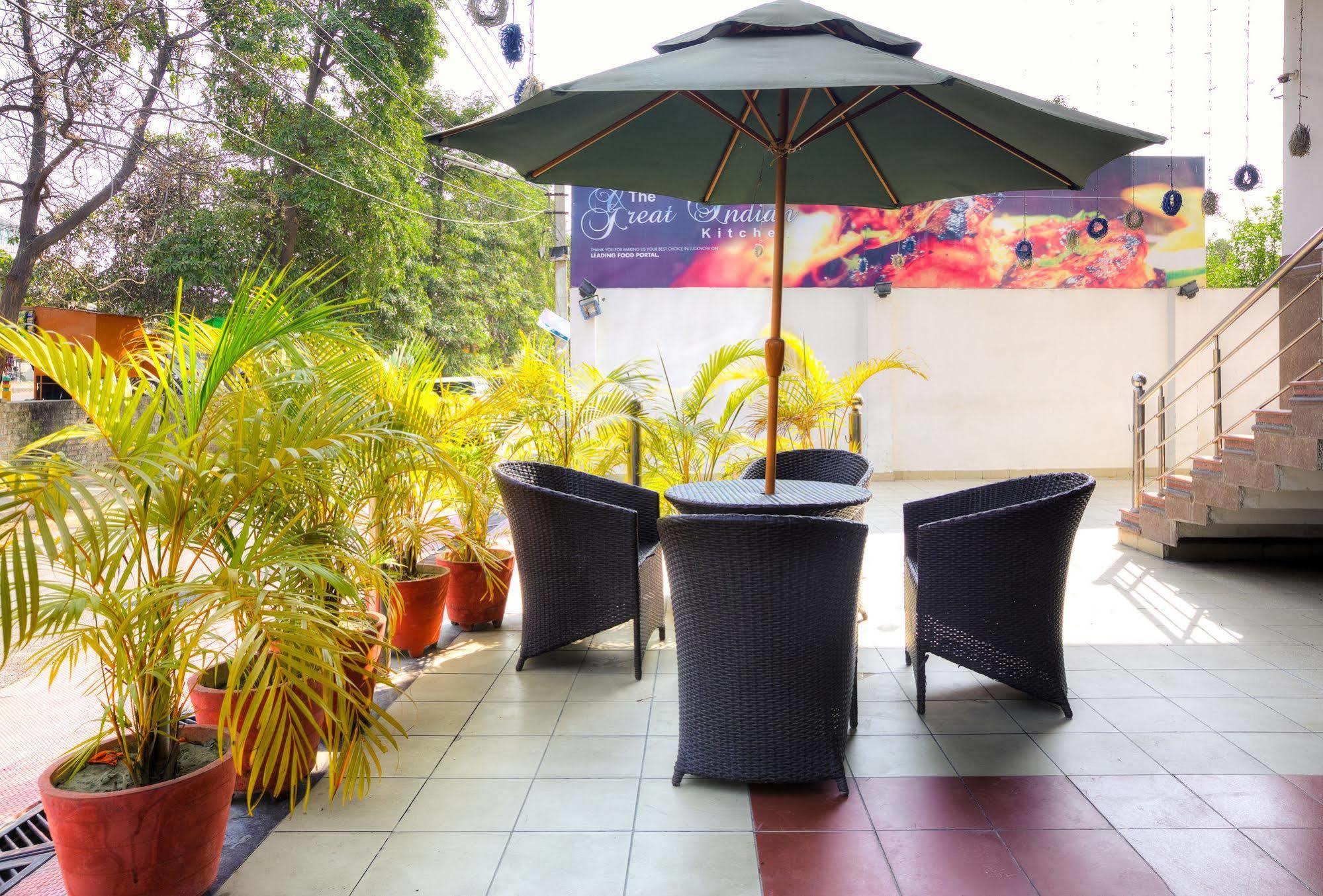 Treebo Shivam Inn Near Singapore Mall Lucknow Esterno foto
