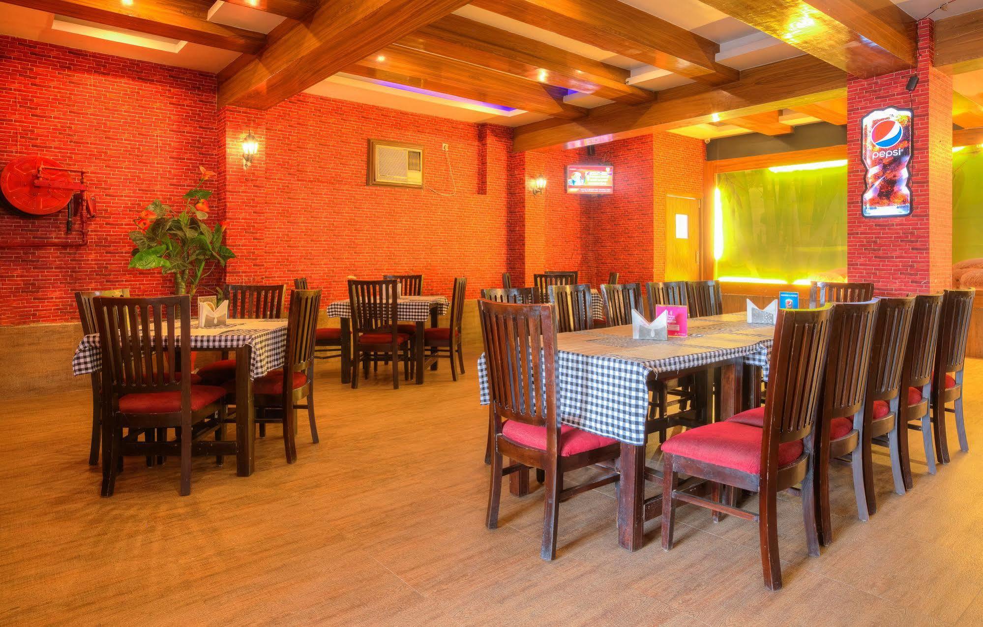 Treebo Shivam Inn Near Singapore Mall Lucknow Esterno foto
