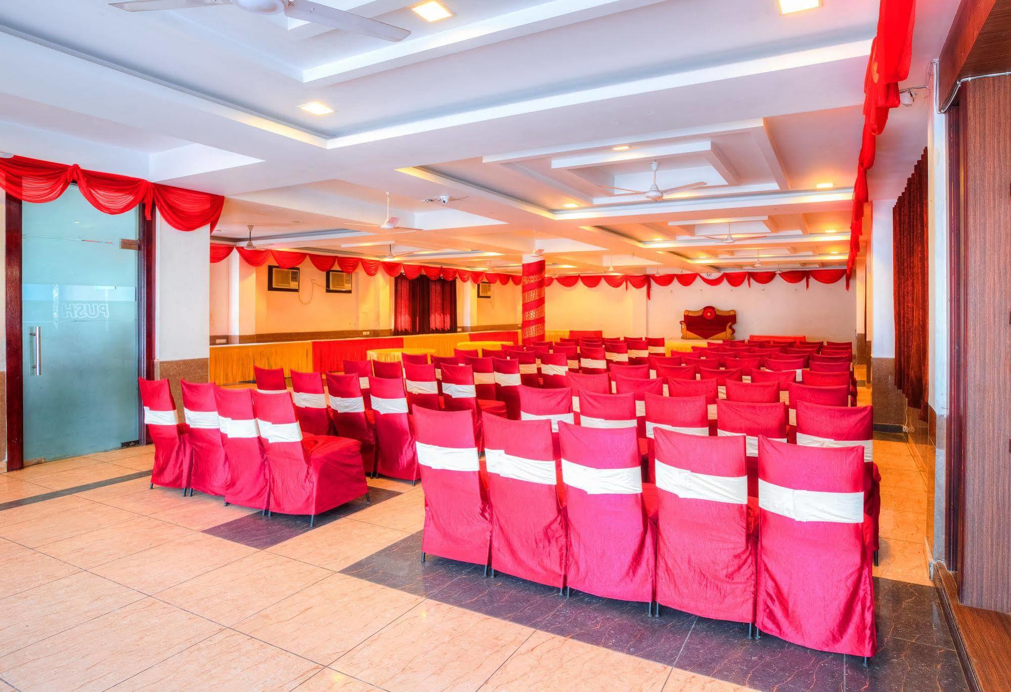 Treebo Shivam Inn Near Singapore Mall Lucknow Esterno foto