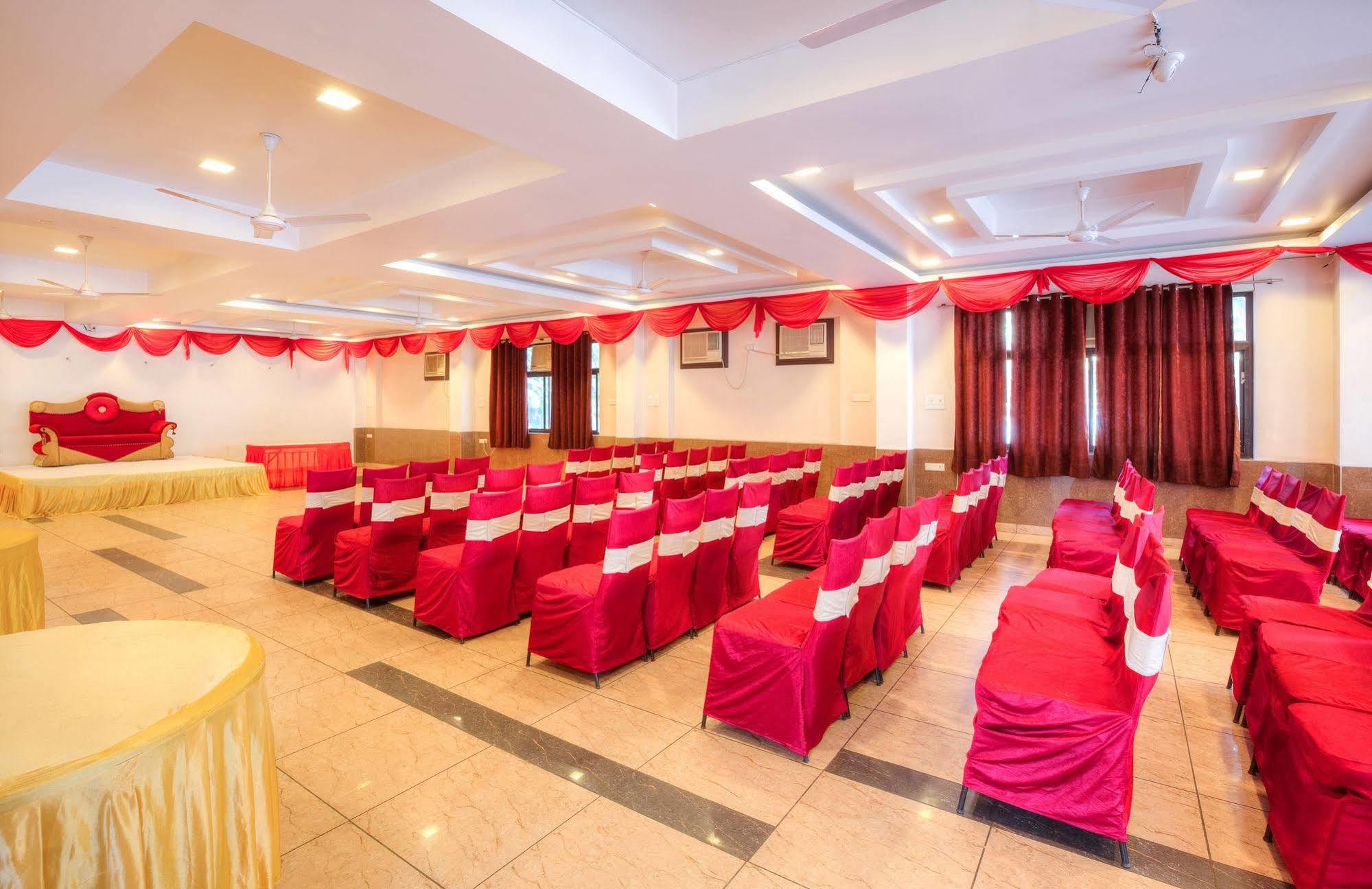 Treebo Shivam Inn Near Singapore Mall Lucknow Esterno foto